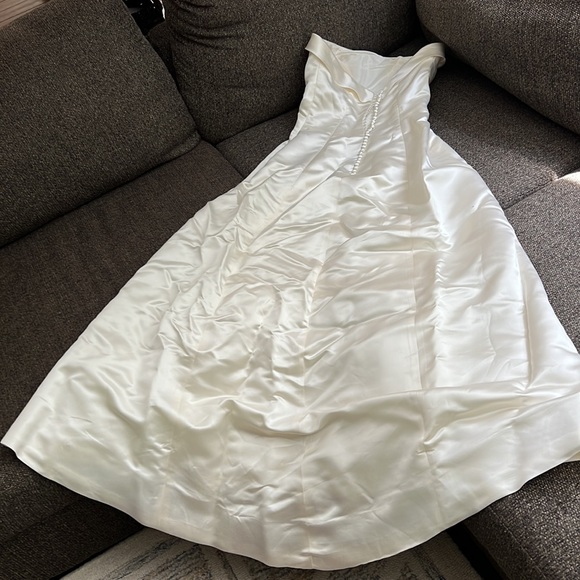 Make me an offer 😍Priceless gem! 100% silk ivory strapless wedding dress - Picture 5 of 8